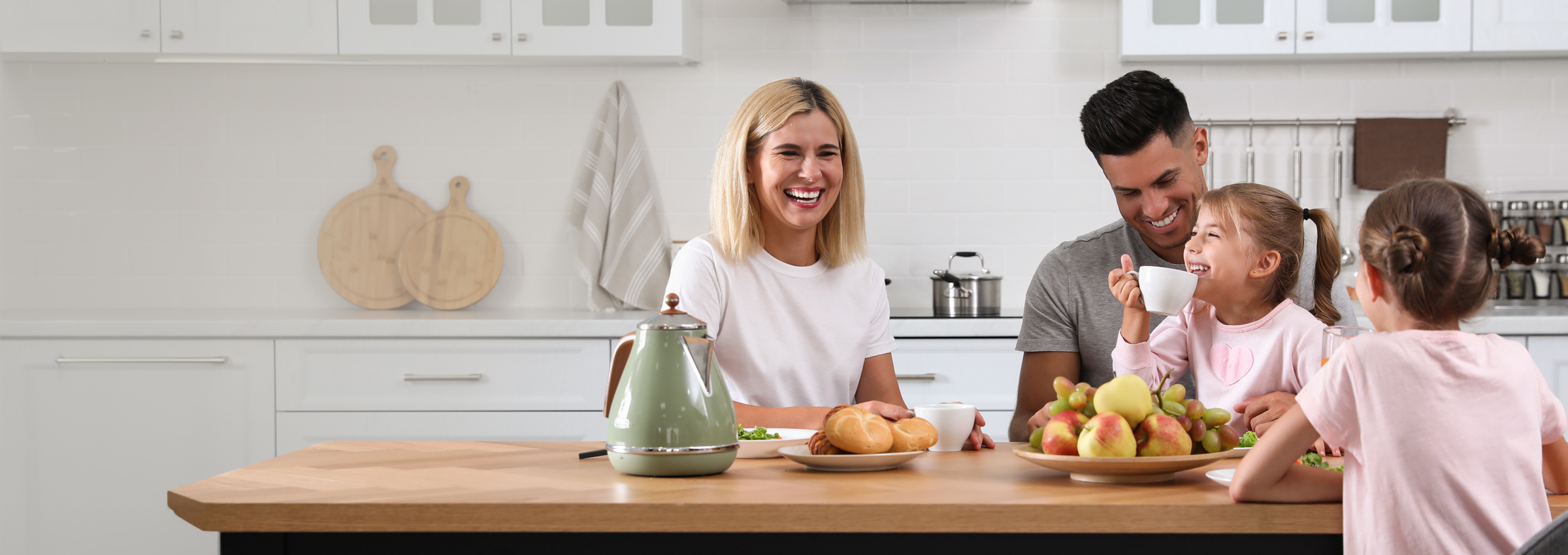 Mortgage Refiance: Family at Table